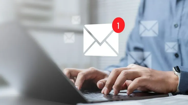 Email server client interface with an invisible tracking pixel symbol